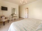 Luxury 4 bedroom holiday villa with private pool in Algarve Portugal (PV3015)