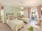 Luxury 4 bedroom holiday villa with private pool in Algarve Portugal (PV3015)