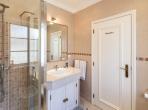 Luxury 4 bedroom holiday villa with private pool in Algarve Portugal (PV3015)