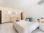 Luxury 4 bedroom holiday villa with private pool in Algarve Portugal (PV3018)