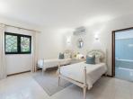 Luxury 4 bedroom holiday villa with private pool in Algarve Portugal (PV3018)