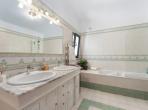 Luxury 4 bedroom holiday villa with private pool in Algarve Portugal (PV3018)