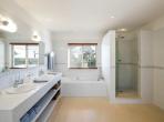 Luxury 4 bedroom holiday villa with private pool in Algarve Portugal (PV963)