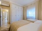 Luxury 4 bedroom holiday villa with private pool in Algarve Portugal (PV3020)