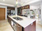 Luxury 6 bedroom holiday villa with private pool in Algarve Portugal (PORTU141PV)