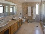 Luxury 6 bedroom holiday villa with private pool in Algarve Portugal (PORTU141PV)