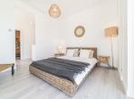 Luxury 4 bedroom holiday villa with private pool in Lisbon & coast Portugal (PV3023)