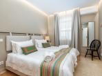 Luxury 6 bedroom holiday villa with private pool in Algarve Portugal (PV3025)