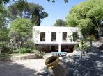 Contemporary villa with exotic garden, pool and jacuzzi. 5 bedrooms to sleep 11 (MONT194GN)
