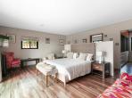 Luxury 5 bedroom holiday villa with private pool in Algarve Portugal (PV3031)
