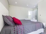 Luxury 4 bedroom holiday villa with private pool in Lisbon & coast Portugal (PV3032)