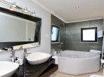 Luxury 4 bedroom holiday villa with private pool in Algarve Portugal (PV1154)