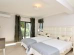 Luxury 4 bedroom holiday villa with private pool in Algarve Portugal (PV1154)
