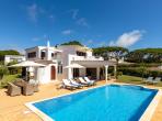 Luxury 4 bedroom holiday villa with private pool in Algarve Portugal (PV3035)