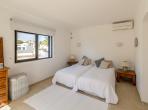 Luxury 4 bedroom holiday villa with private pool in Algarve Portugal (PV3035)