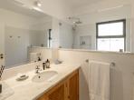 Luxury 4 bedroom holiday villa with private pool in Algarve Portugal (PV3035)