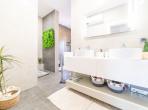 Luxury 5 bedroom holiday villa with private pool in Lisbon & coast Portugal (PV3036)