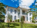 Luxury 4 bedroom holiday villa with private pool in Algarve Portugal (PV3037)