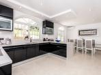 Luxury 4 bedroom holiday villa with private pool in Algarve Portugal (PV3037)