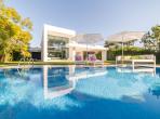 Luxury 3 bedroom holiday villa with private pool in Lisbon & coast Portugal (PV3039)