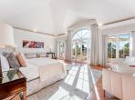 Luxury 5 bedroom holiday villa with private pool in Algarve Portugal (PV3038)