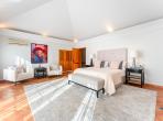 Luxury 5 bedroom holiday villa with private pool in Algarve Portugal (PV3038)