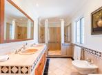Luxury 5 bedroom holiday villa with private pool in Algarve Portugal (PV3038)