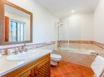 Luxury 5 bedroom holiday villa with private pool in Algarve Portugal (PV3038)