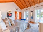 Luxury 5 bedroom holiday villa with private pool in Algarve Portugal (PV3038)