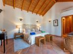 Luxury 5 bedroom holiday villa with private pool in Algarve Portugal (PV3038)