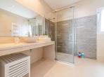 Luxury 4 bedroom holiday villa with private pool in Lisbon & coast Portugal (PV3040)