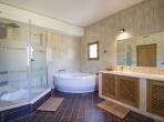 Luxury 4 bedroom holiday villa with private pool in Algarve Portugal (PV452)