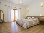 Luxury 4 bedroom holiday villa with private pool in Algarve Portugal (PV452)